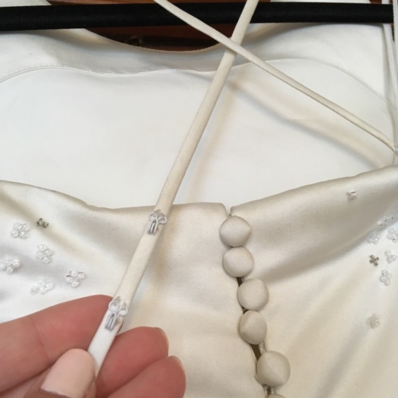 Beautiful satin beaded wedding dress - Picture 7 of 8